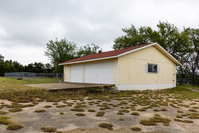 1305 S Ranchero Rd, Kerrville, TX 78028