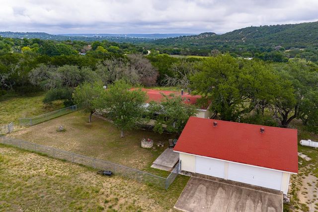1305 S Ranchero Rd, Kerrville, TX 78028