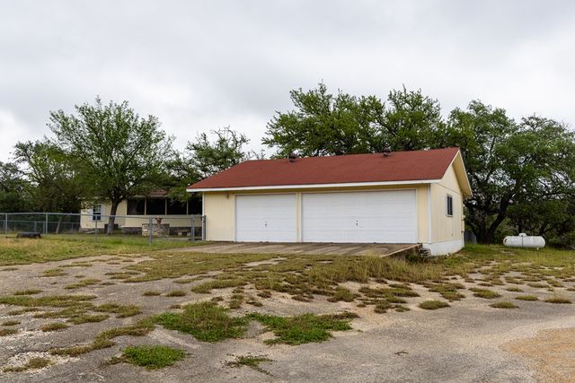 1305 S Ranchero Rd, Kerrville, TX 78028