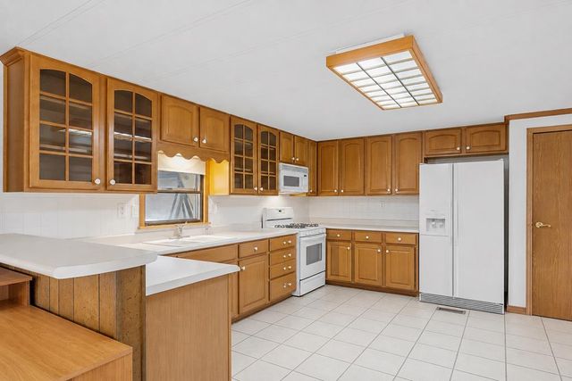 1305 S Ranchero Rd, Kerrville, TX 78028