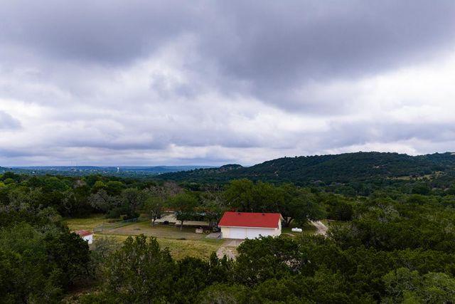 1305 S Ranchero Rd, Kerrville, TX 78028