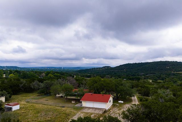 1305 S Ranchero Rd, Kerrville, TX 78028