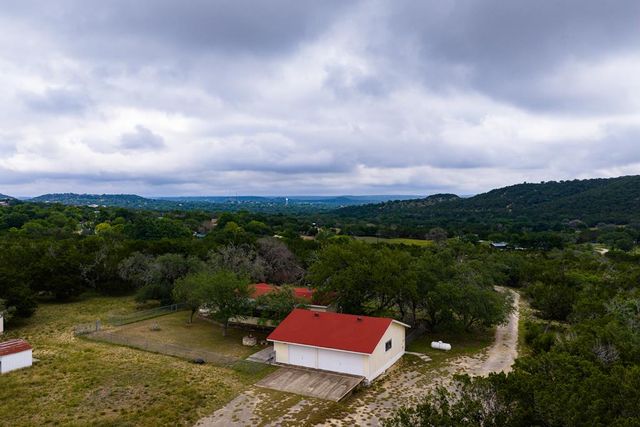 1305 S Ranchero Rd, Kerrville, TX 78028