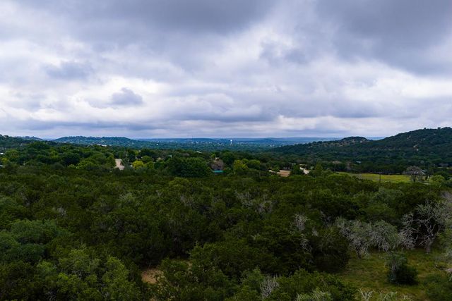 1305 S Ranchero Rd, Kerrville, TX 78028