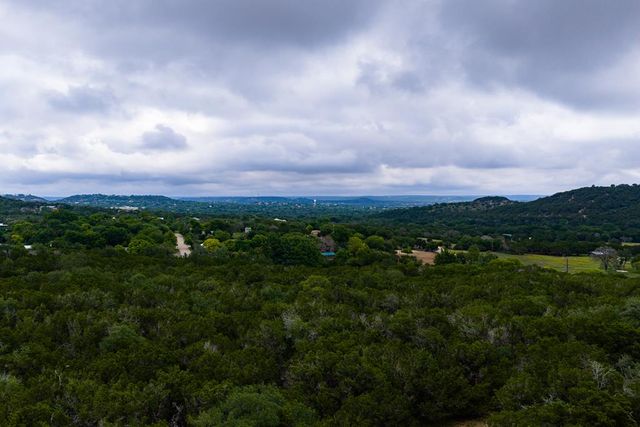 1305 S Ranchero Rd, Kerrville, TX 78028