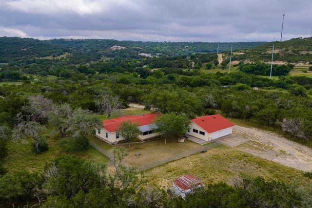 1305 S Ranchero Rd, Kerrville, TX 78028