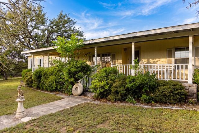 1305 S Ranchero Rd, Kerrville, TX 78028