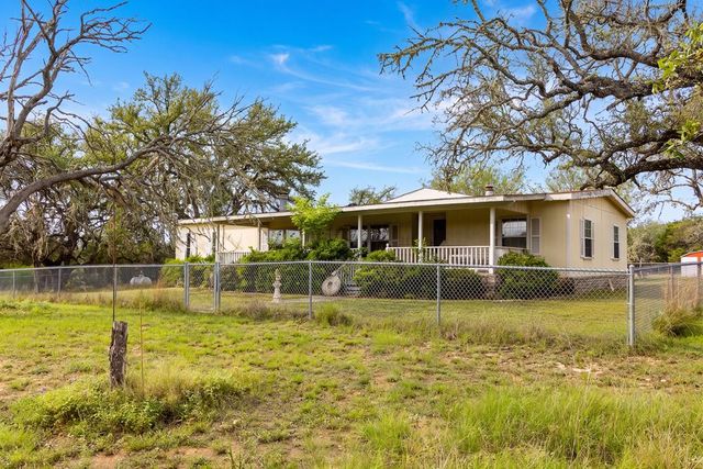 1305 S Ranchero Rd, Kerrville, TX 78028