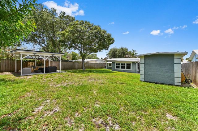 5709 SE Indigo Avenue, Stuart, FL 34997