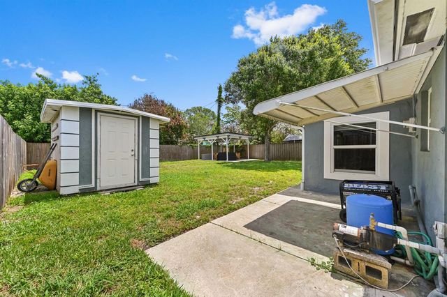 5709 SE Indigo Avenue, Stuart, FL 34997