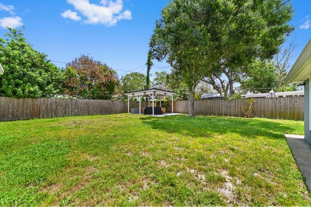 5709 SE Indigo Avenue, Stuart, FL 34997