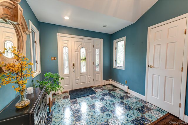 6 Maplewood Drive, Northport, NY 11768