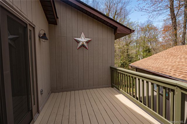 6 Maplewood Drive, Northport, NY 11768