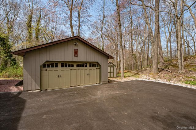 6 Maplewood Drive, Northport, NY 11768