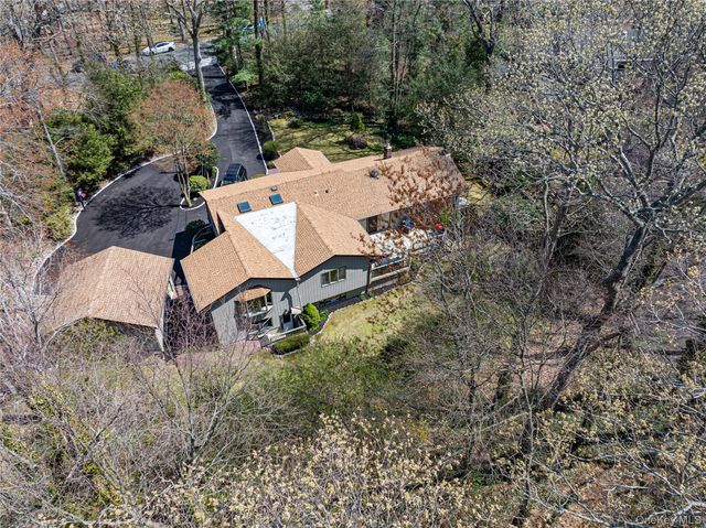 6 Maplewood Drive, Northport, NY 11768