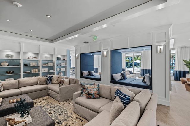 2000 Stirling Road 14-103, Hollywood, FL 33020