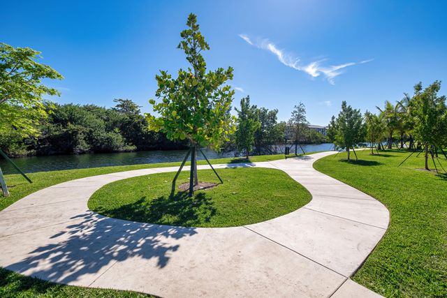 2000 Stirling Road 14-103, Hollywood, FL 33020