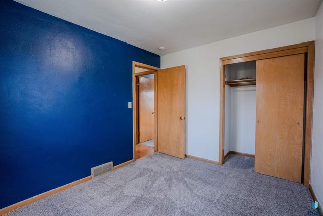 308 S Blaine Ave Avenue, Sioux Falls, SD 57103