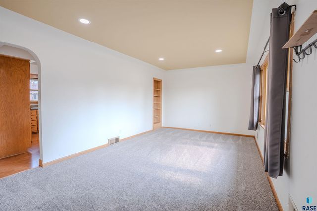 308 S Blaine Ave Avenue, Sioux Falls, SD 57103