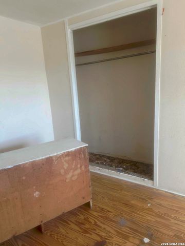 7215 GREEN OAK PL, San Antonio, TX 78221