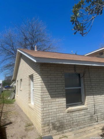 7215 GREEN OAK PL, San Antonio, TX 78221