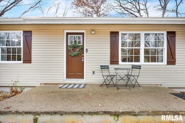 104 HAWTHORNE Court, Dahinda, IL 61428