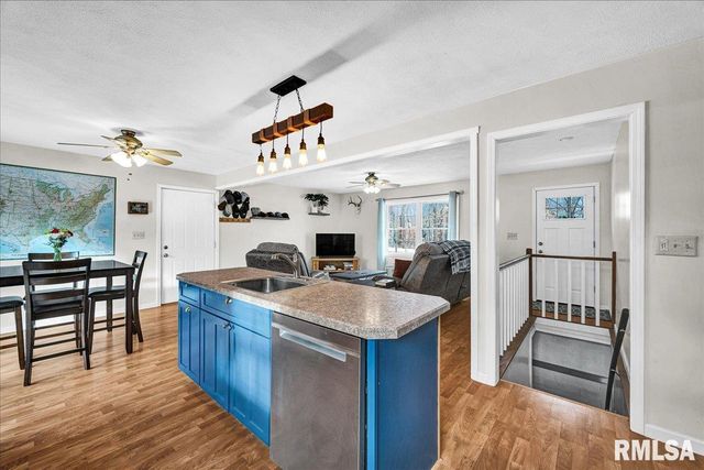 104 HAWTHORNE Court, Dahinda, IL 61428