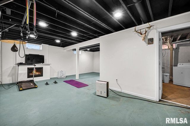 104 HAWTHORNE Court, Dahinda, IL 61428