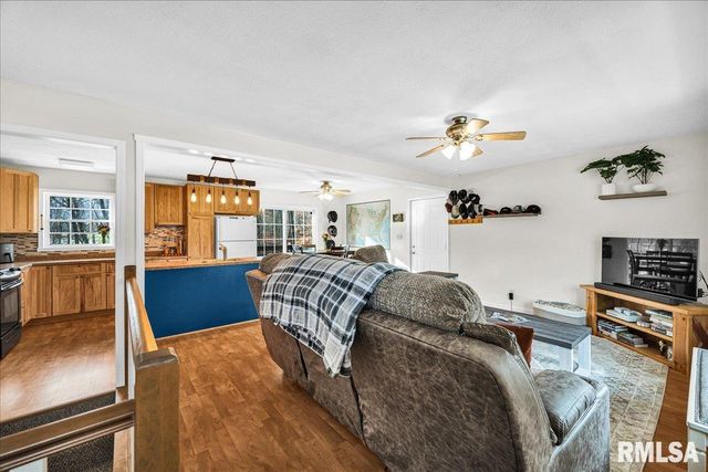 104 HAWTHORNE Court, Dahinda, IL 61428