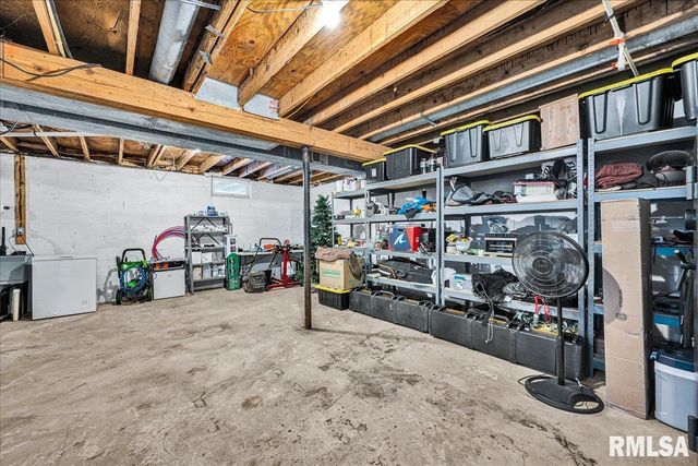 104 HAWTHORNE Court, Dahinda, IL 61428