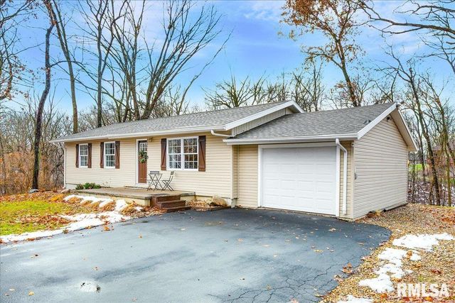 104 HAWTHORNE Court, Dahinda, IL 61428