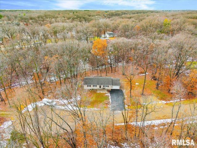 104 HAWTHORNE Court, Dahinda, IL 61428