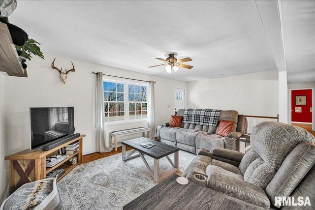 104 HAWTHORNE Court, Dahinda, IL 61428