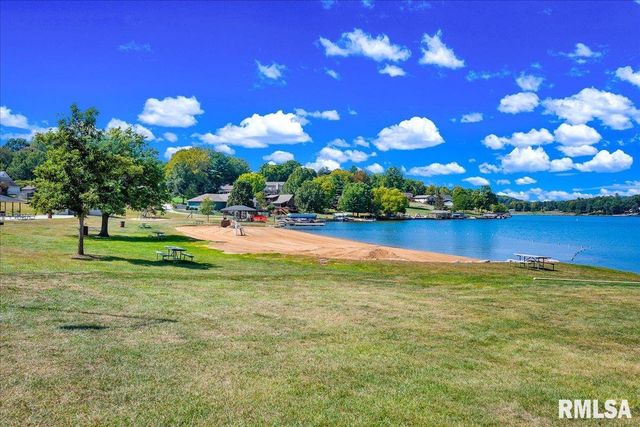 104 HAWTHORNE Court, Dahinda, IL 61428