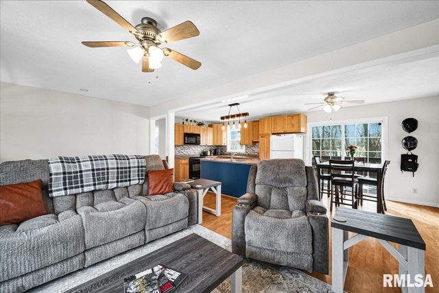 104 HAWTHORNE Court, Dahinda, IL 61428