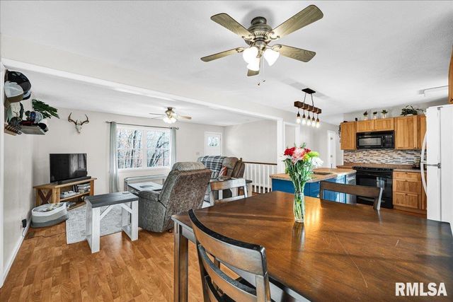 104 HAWTHORNE Court, Dahinda, IL 61428