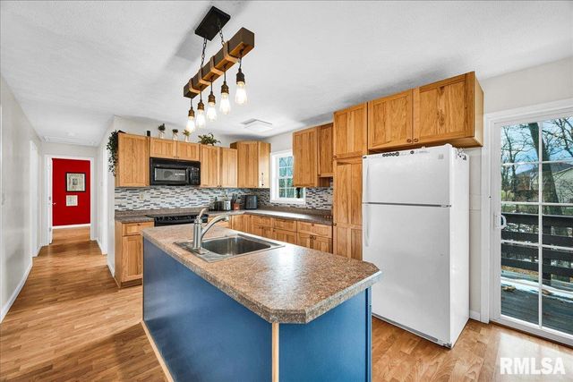 104 HAWTHORNE Court, Dahinda, IL 61428