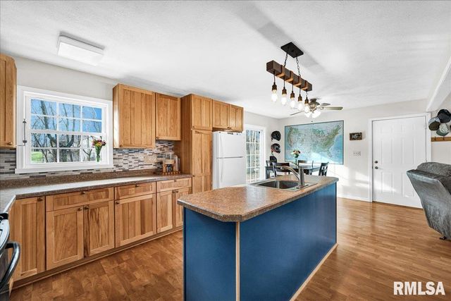 104 HAWTHORNE Court, Dahinda, IL 61428