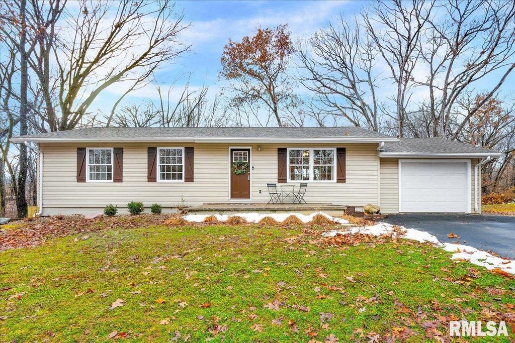 104 HAWTHORNE Court, Dahinda, IL 61428