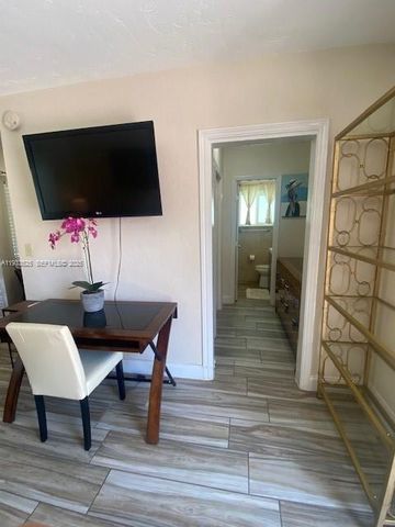 326 Roosevelt St 5, Hollywood, FL 33019