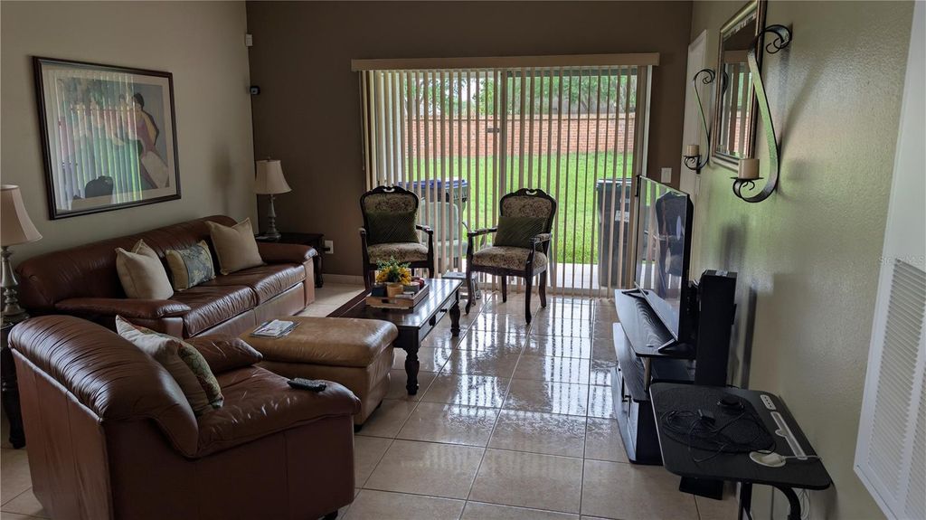 Image 4 of property listing at 14512 LAGUNA BEACH CIRCLE, Orlando, FL 32824