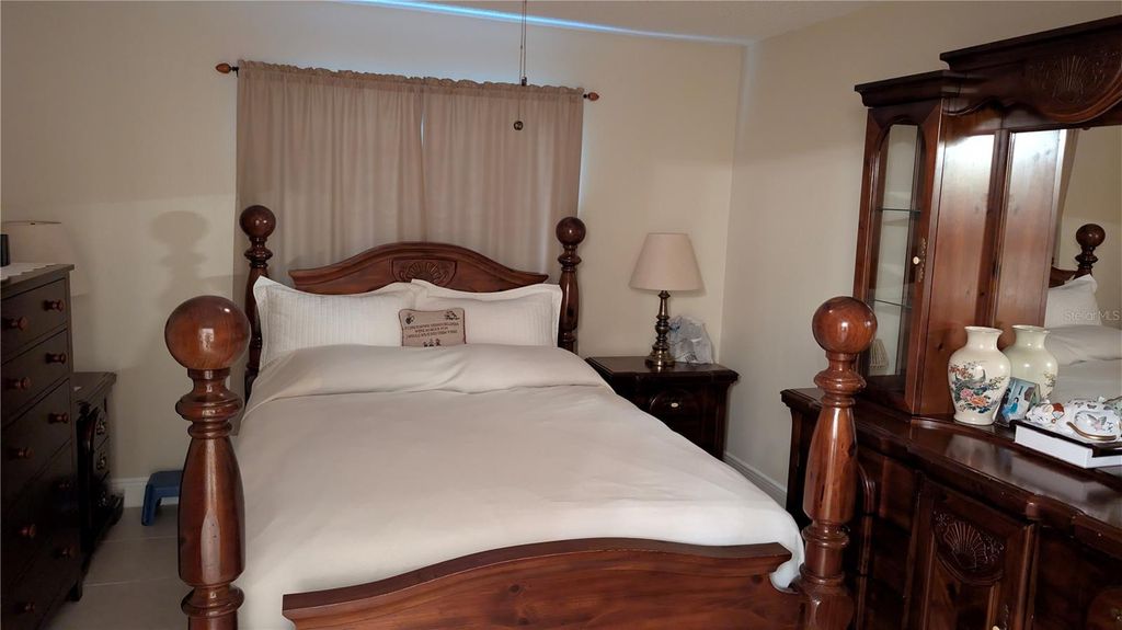 Image 6 of property listing at 14512 LAGUNA BEACH CIRCLE, Orlando, FL 32824