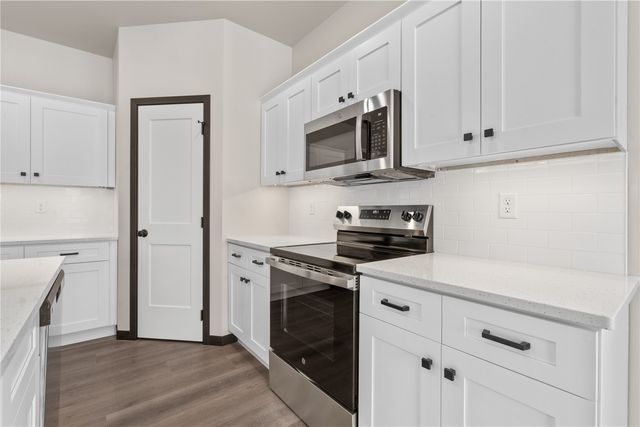 5021 Bluestem Street SW, Kalona, IA 52247