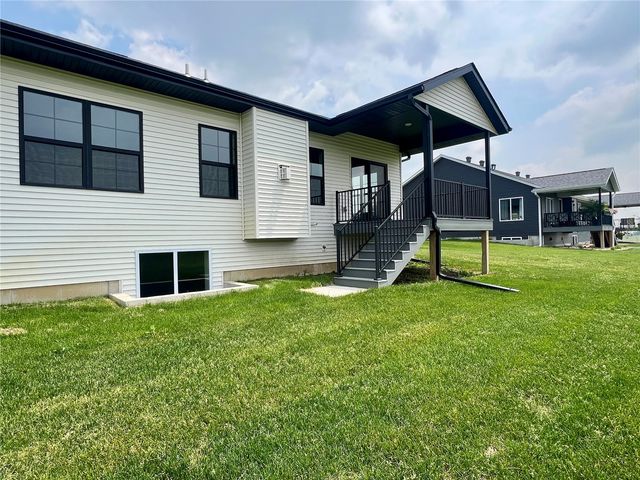 5021 Bluestem Street SW, Kalona, IA 52247