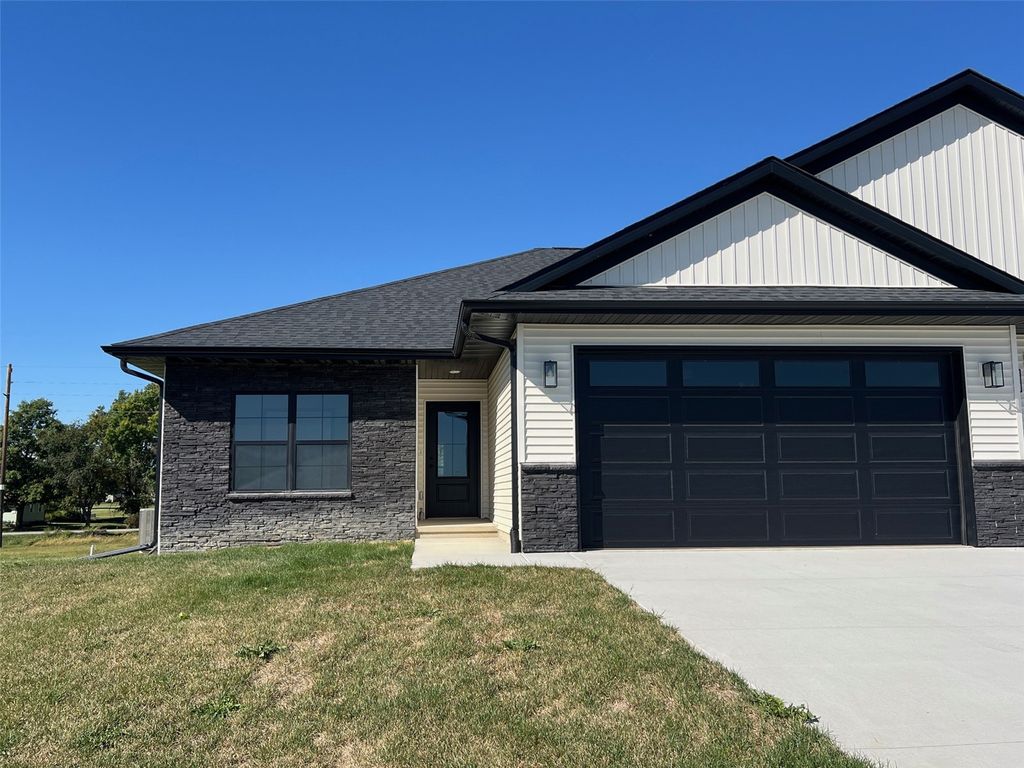 5021 Bluestem Street SW, Kalona, IA 52247