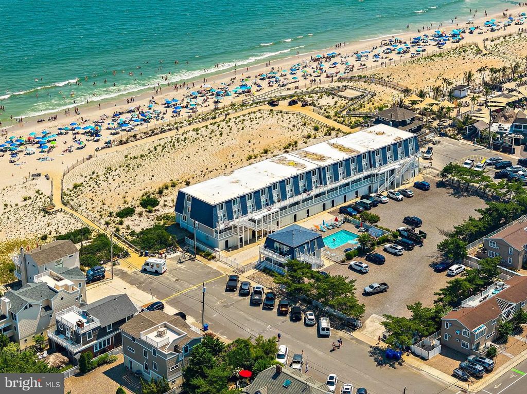 1 CENTRE ST #1, Beach Haven, NJ 08008