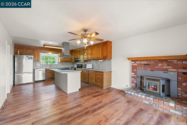 2080 Costa Ct, Pinole, CA 94564
