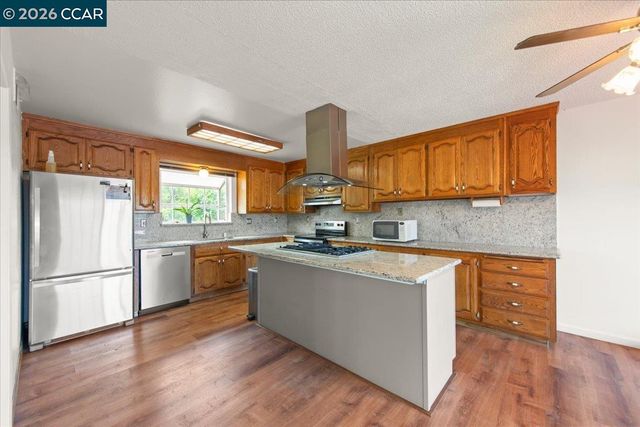 2080 Costa Ct, Pinole, CA 94564