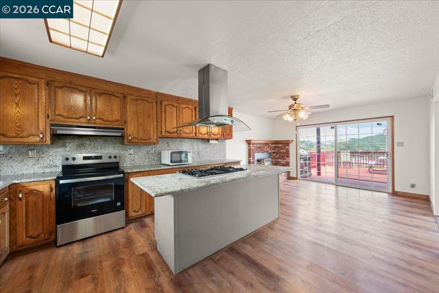 2080 Costa Ct, Pinole, CA 94564