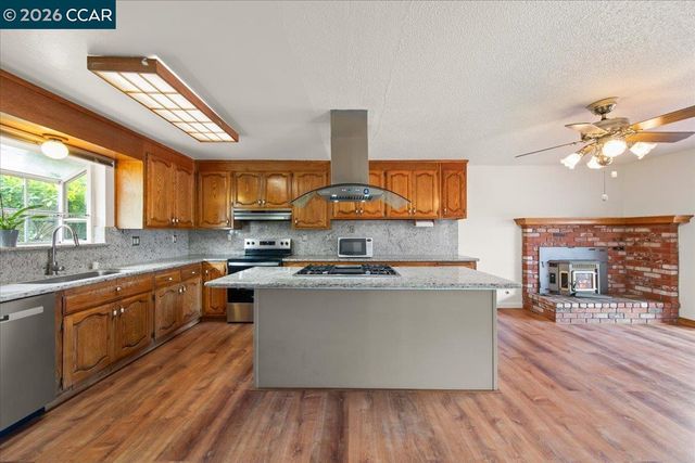 2080 Costa Ct, Pinole, CA 94564